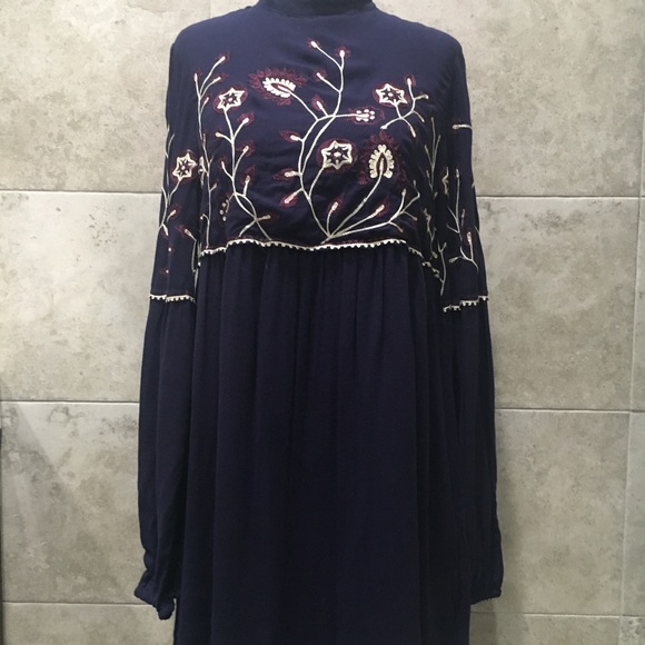 Parker Sadie Embroidered Peasant Shift Dress - Picture 7 of 13